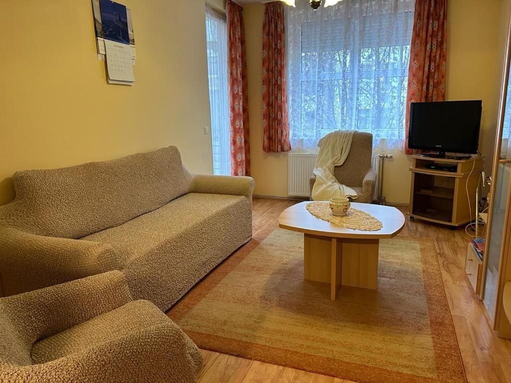 Rehab Apartment เฮวิซ ภายนอก รูปภาพ