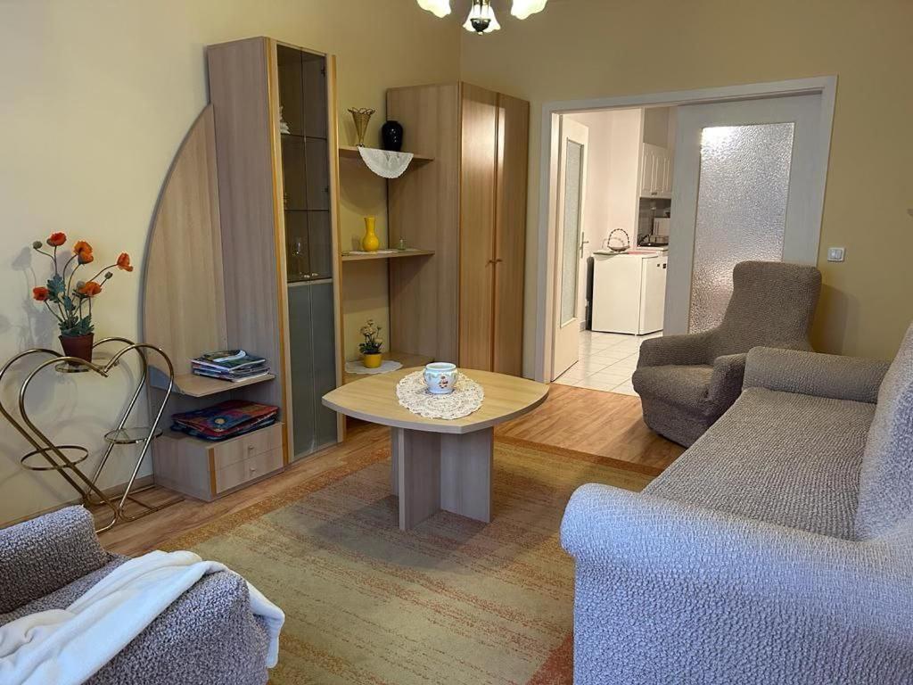 Rehab Apartment เฮวิซ ภายนอก รูปภาพ
