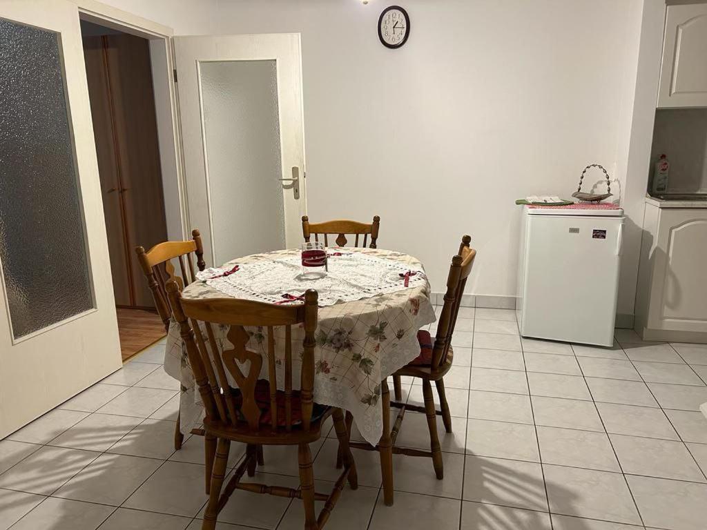 Rehab Apartment เฮวิซ ภายนอก รูปภาพ